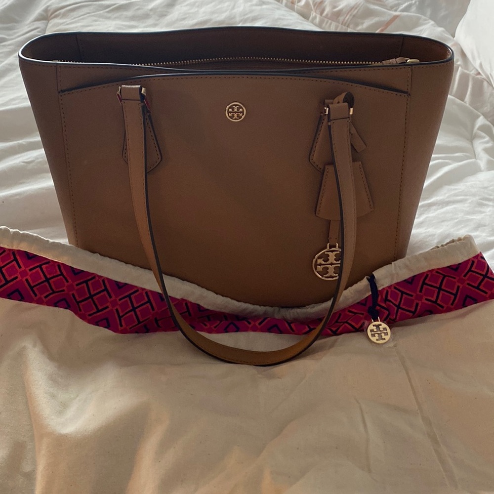 Tory Burch Robinson small tote with tags and canvas dust bag included